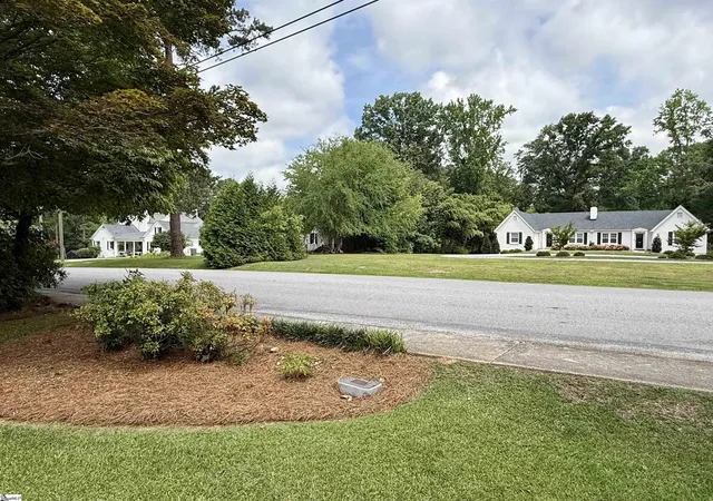 Homes for sale in Clinton, SC | 301 Pine St, Clinton, SC 29325 | MLS# 1594368