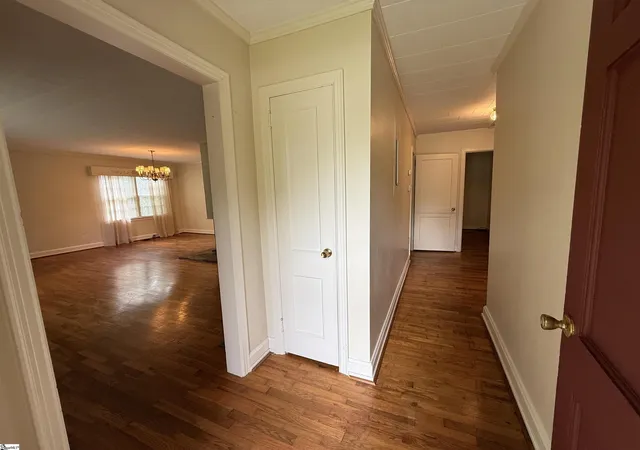 Photo 3 of Single family home for sale at 301 Pine St, Clinton, SC 29325 | MLS# 1594368 | Listing updated on 2026-09-28