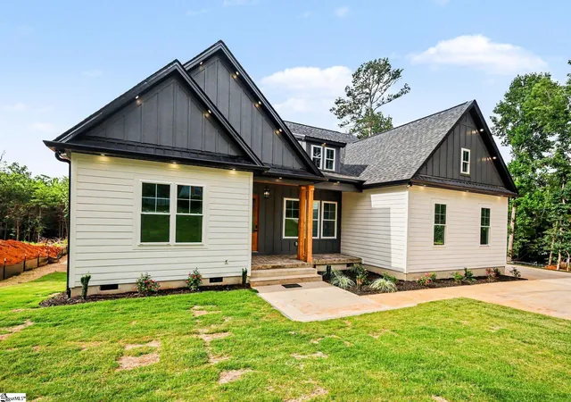 Photo 3 of Sale Pending at 197 Old Farrs Bridge Rd, Greenville, SC 29611 | MLS# 1596847 | Listing updated on 2026-09-04