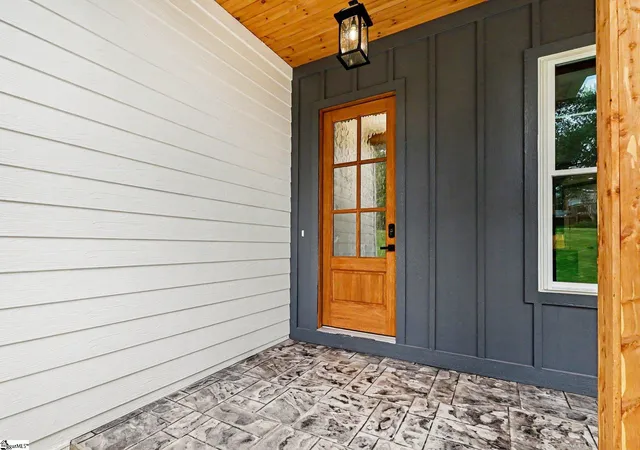 Photo 3 of Sale Pending at 197 Old Farrs Bridge Rd, Greenville, SC 29611 | MLS# 1596847 | Listing updated on 2026-09-04
