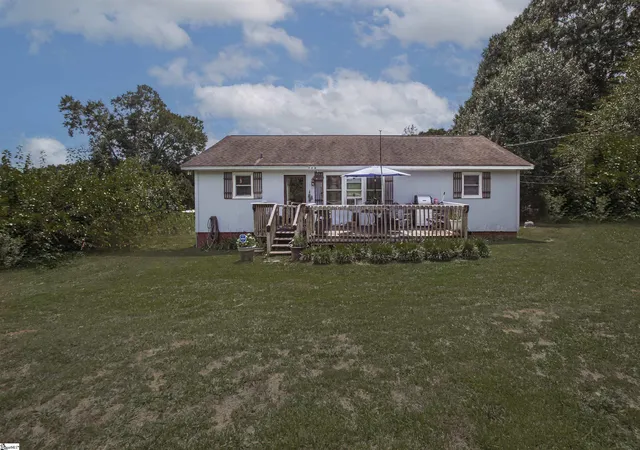 Photo 2 of Single family home for sale at 120 Jay Dr, Greenville, SC 29611 | MLS# 1600647 | Listing updated on 2026-09-03