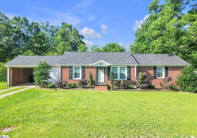 Photo 1 of Single family home for sale at 400 Fowler Rd, Simpsonville, SC 29681 | MLS# 1596728 | Listing updated on 2026-07-21