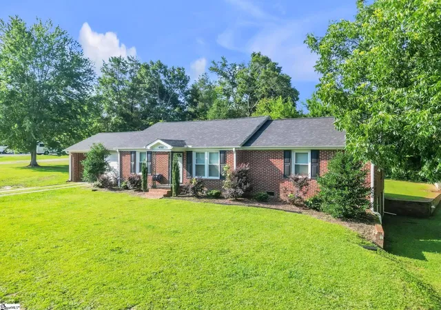 Photo 2 of Single family home for sale at 400 Fowler Rd, Simpsonville, SC 29681 | MLS# 1596728 | Listing updated on 2026-07-21