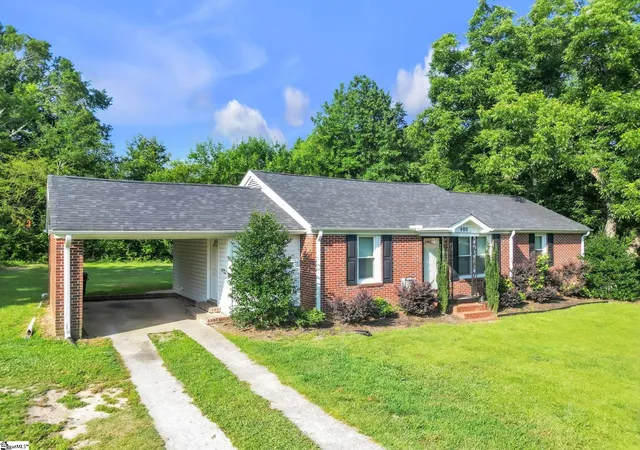 Photo 3 of Single family home for sale at 400 Fowler Rd, Simpsonville, SC 29681 | MLS# 1596728 | Listing updated on 2026-07-21