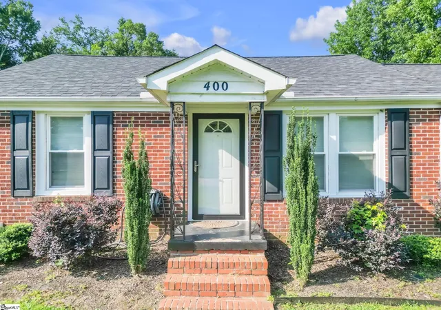 Photo 3 of Single family home for sale at 400 Fowler Rd, Simpsonville, SC 29681 | MLS# 1596728 | Listing updated on 2026-07-21