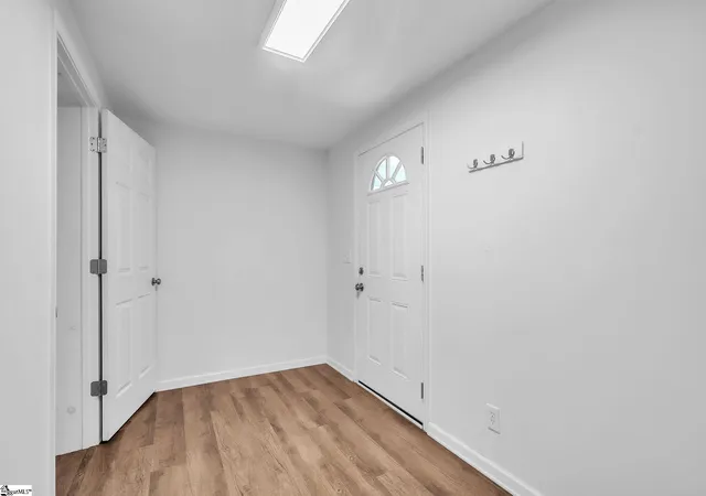 Photo 4 of Single family home for sale at 400 Fowler Rd, Simpsonville, SC 29681 | MLS# 1596728 | Listing updated on 2026-07-21