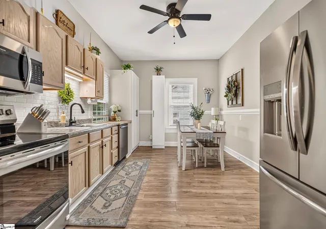 Photo 3 of Single family home for sale at 207 Woodside Cir, Simpsonville, SC 29681 | MLS# 1599240 | Listing updated on 2026-09-30