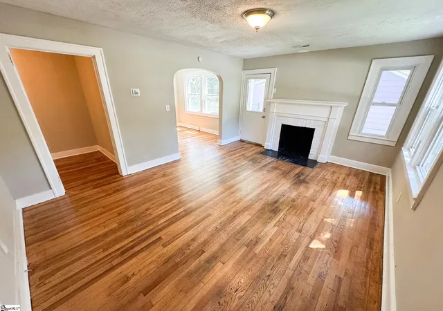 Photo 3 of Sale Pending at 29 Skyland Dr, Greenville, SC 29607 | MLS# 1602073 | Listing updated on 2026-10-05