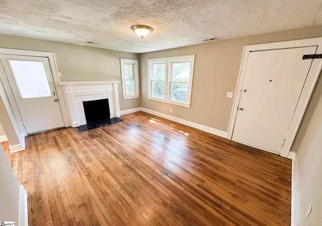 Photo 4 of Sale Pending at 29 Skyland Dr, Greenville, SC 29607 | MLS# 1602073 | Listing updated on 2026-10-05