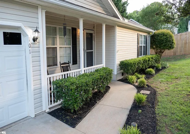 Photo 2 of Single family home for sale at 101 Kingston Ct, Greer, SC 29651 | MLS# 1594593 | Listing updated on 2026-08-23