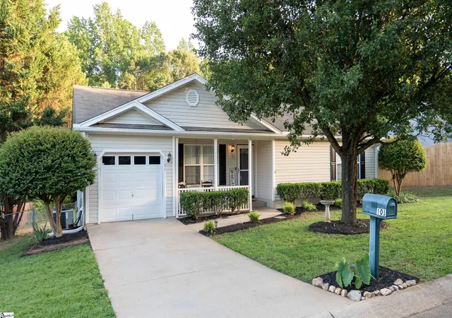 Photo 3 of Single family home for sale at 101 Kingston Ct, Greer, SC 29651 | MLS# 1594593 | Listing updated on 2026-08-23