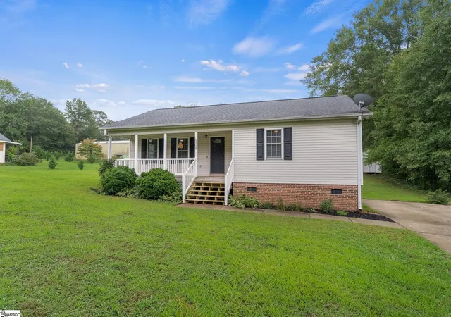 Photo 1 of Single family home for sale at 208 Moody Rd, Piedmont, SC 29673 | MLS# 1566345 | Listing updated on 2025-10-13
