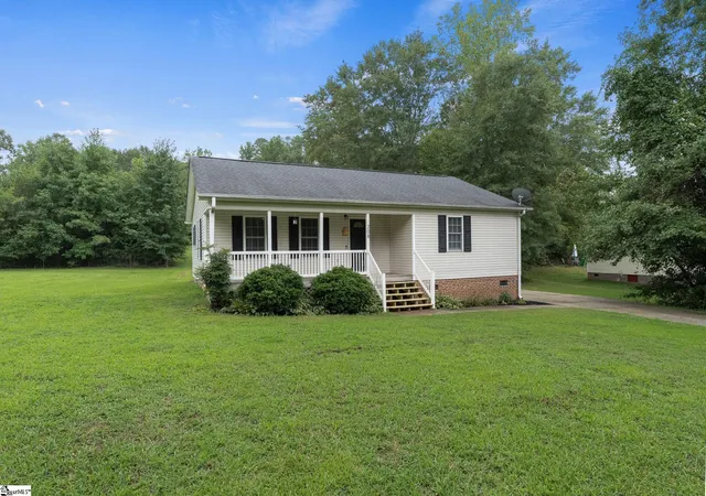 Photo 2 of Single family home for sale at 208 Moody Rd, Piedmont, SC 29673 | MLS# 1566345 | Listing updated on 2025-10-13