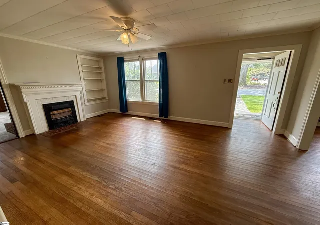 Photo 4 of Single family home for sale at 103 S Woodrow St, Clinton, SC 29325 | MLS# 1598365 | Listing updated on 2026-08-20