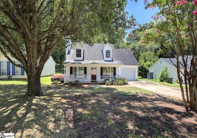 Photo 2 of Single family home for sale at 117 W Fall River Wy, Simpsonville, SC 29680 | MLS# 1599183 | Listing updated on 2026-10-06