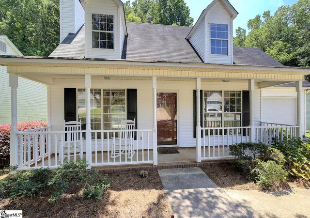 Photo 3 of Single family home for sale at 117 W Fall River Wy, Simpsonville, SC 29680 | MLS# 1599183 | Listing updated on 2026-10-06