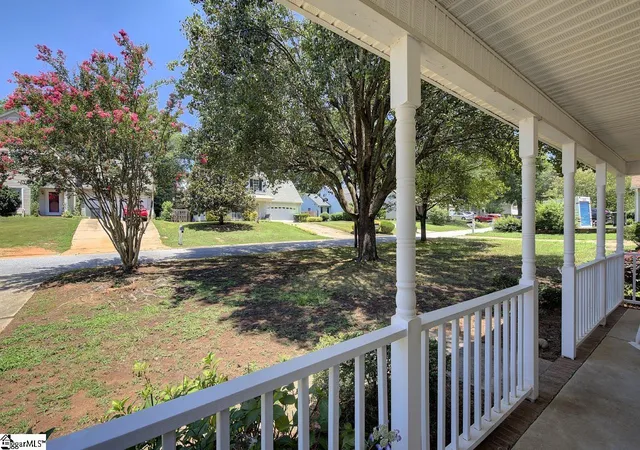 Photo 3 of Single family home for sale at 117 W Fall River Wy, Simpsonville, SC 29680 | MLS# 1599183 | Listing updated on 2026-10-06
