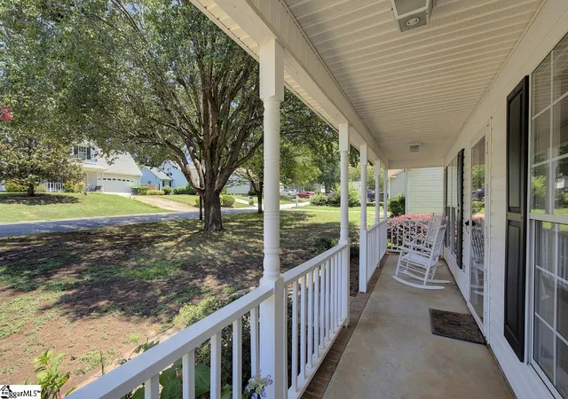 Photo 4 of Single family home for sale at 117 W Fall River Wy, Simpsonville, SC 29680 | MLS# 1599183 | Listing updated on 2026-10-06