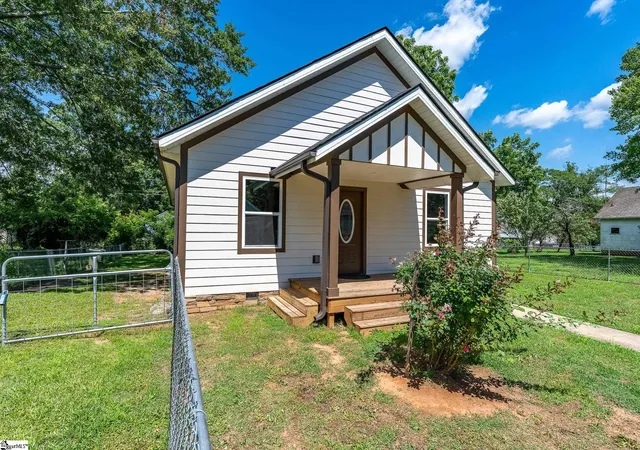 Photo 3 of Single family home for sale at 81 Palmetto St, Clinton, SC 29325 | MLS# 1596031 | Listing updated on 2026-08-27