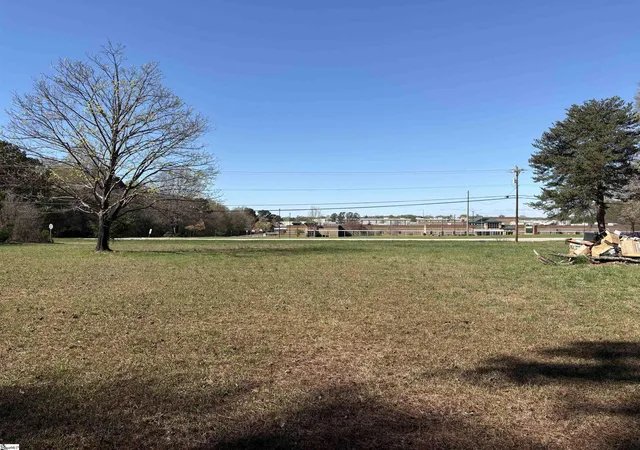 Photo 4 of House for sale at 1505 Fork Shoals Rd, Greenville, SC 29605 | MLS# 1586499 | Listing updated on 2026-07-16