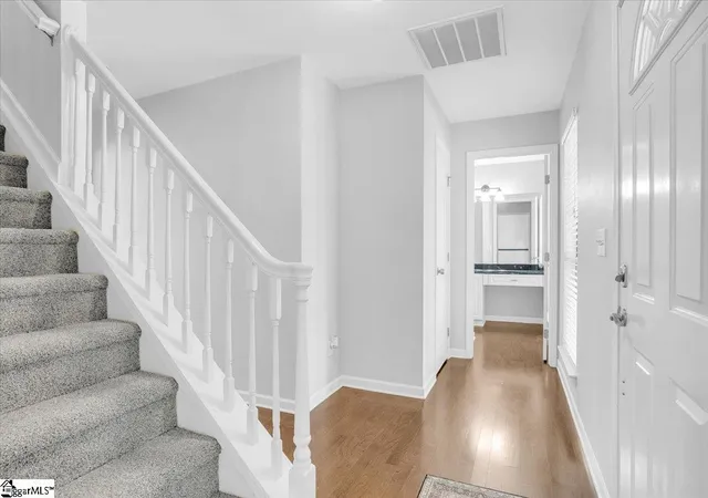 Photo 4 of Single family home for sale at 125 Misty Crest Cir, Greenville, SC 29615 | MLS# 1598492 | Listing updated on 2026-09-02