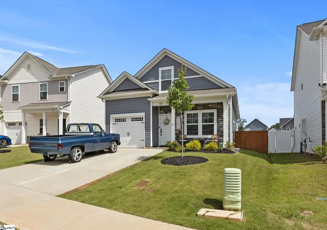 Photo 2 of Single family home for sale at 107 Brown Cir, Easley, SC 29642 | MLS# 1595486 | Listing updated on 2026-08-24