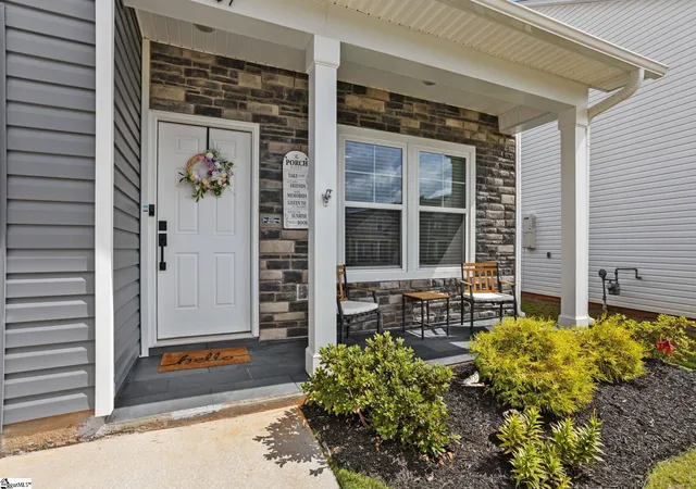 Photo 3 of Single family home for sale at 107 Brown Cir, Easley, SC 29642 | MLS# 1595486 | Listing updated on 2026-08-24