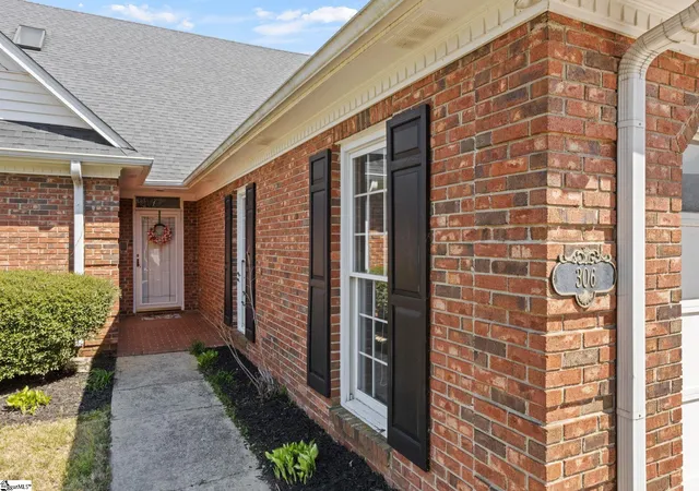 Photo 3 of Sale Pending at 306 Greenview Cir, Greenville, SC 29609 | MLS# 1586278 | Listing updated on 2026-04-02