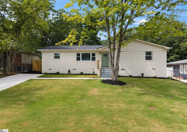 Photo 2 of Single family home for sale at 17 Springside Ave, Greenville, SC 29611 | MLS# 1602276 | Listing updated on 2026-08-28