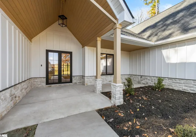 Photo 4 of Single family home for sale at 125 E Peninsula Dr, Laurens, SC 29360 | MLS# 1600718 | Listing updated on 2026-08-13
