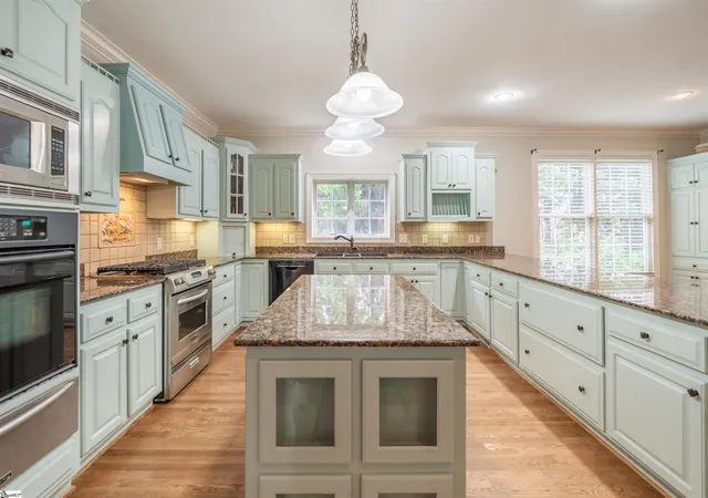 Photo 4 of Single family home for sale at 323 Waters Rd, Taylors, SC 29687 | MLS# 1588555 | Listing updated on 2026-08-10