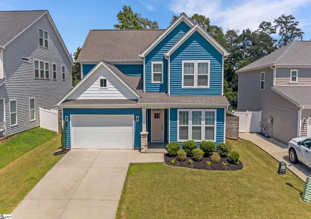 Photo 1 of Single family home for sale at 215 Fenwick Dr, Woodruff, SC 29388 | MLS# 1599968 | Listing updated on 2026-09-24