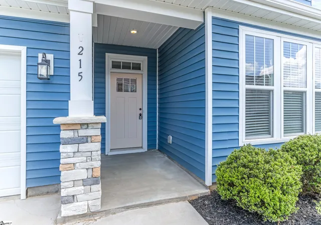 Photo 3 of Single family home for sale at 215 Fenwick Dr, Woodruff, SC 29388 | MLS# 1599968 | Listing updated on 2026-09-24