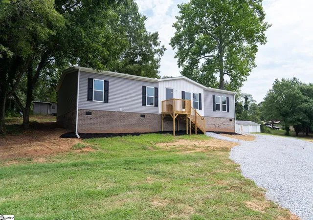 Photo 2 of Manufactured home for sale at 61 Tally Hoe Trl, Gray Court, SC 29645 | MLS# 1601807 | Listing updated on 2026-09-15
