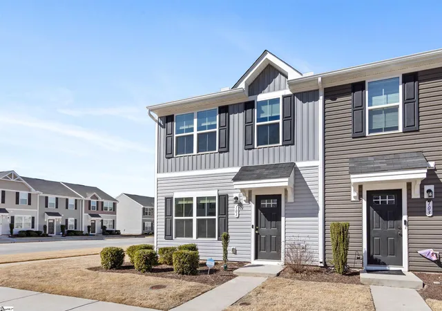 Photo 2 of Townhouse for sale at 101 Fernside Ct, Greenville, SC 29617 | MLS# 1581402 | Listing updated on 2026-03-28
