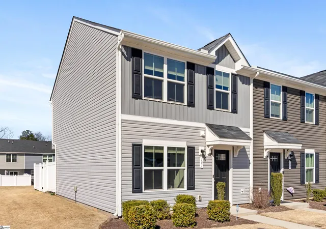 Photo 3 of Townhouse for sale at 101 Fernside Ct, Greenville, SC 29617 | MLS# 1581402 | Listing updated on 2026-03-28