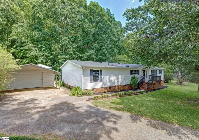 Photo 2 of Manufactured home for sale at 185 Claridge Ct, Fountain Inn, SC 29644 | MLS# 1562184 | Listing updated on 2025-10-20