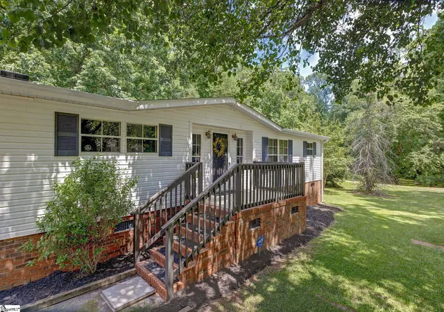 Photo 3 of Manufactured home for sale at 185 Claridge Ct, Fountain Inn, SC 29644 | MLS# 1562184 | Listing updated on 2025-10-20