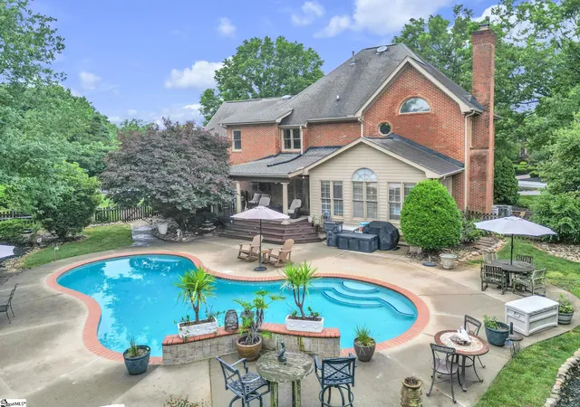 Photo 1 of Single family home for sale at 1 Squires Meadow Ct, Simpsonville, SC 29681 | MLS# 1601682 | Listing updated on 2026-09-28