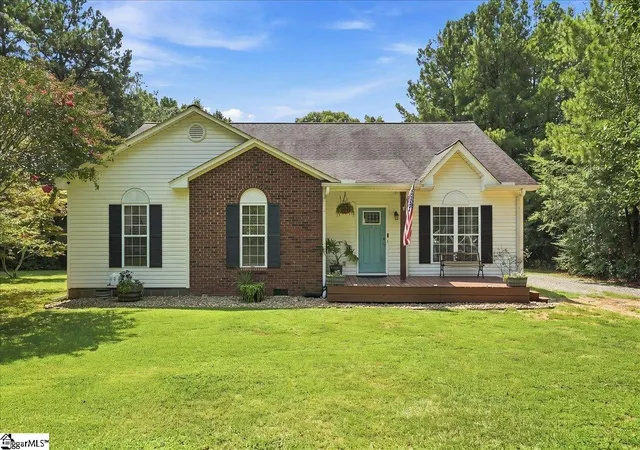 Photo 2 of Single family home for sale at 1129 Casey Rd, Woodruff, SC 29388 | MLS# 1601238 | Listing updated on 2026-10-05