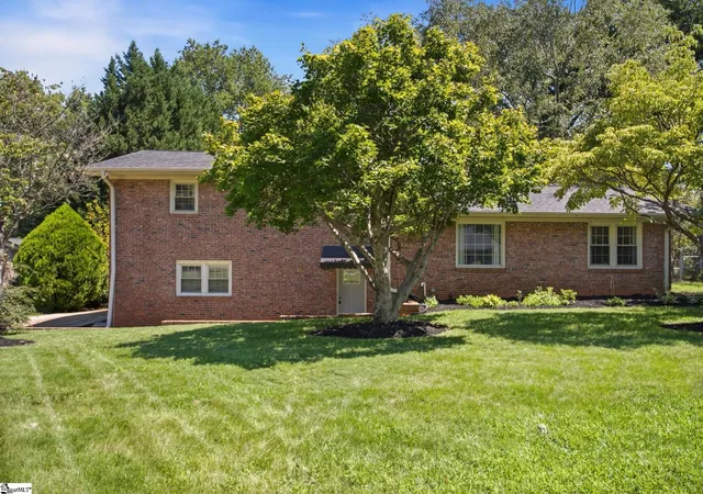 Photo 1 of Single family home for sale at 15 Holmsby Ln, Taylors, SC 29687 | MLS# 1602025 | Listing updated on 2026-08-27