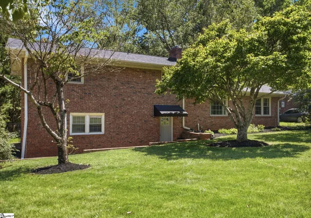 Photo 4 of Single family home for sale at 15 Holmsby Ln, Taylors, SC 29687 | MLS# 1602025 | Listing updated on 2026-08-27