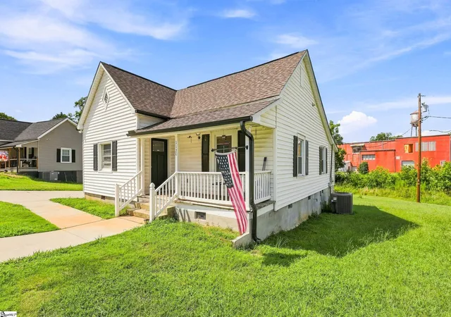 Photo 1 of Single family home for sale at 112 W 1st St, Williamston, SC 29697 | MLS# 1600493 | Listing updated on 2026-09-11
