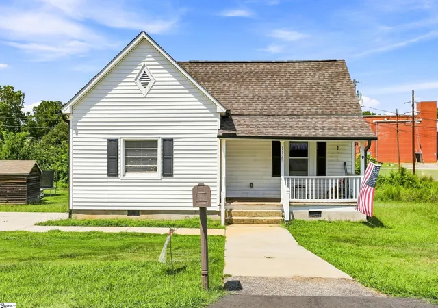 Photo 2 of Single family home for sale at 112 W 1st St, Williamston, SC 29697 | MLS# 1600493 | Listing updated on 2026-09-11