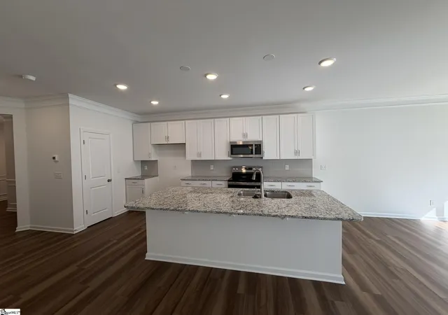 Photo 4 of Townhouse for sale at 603 Autumn Lake Rd, Simpsonville, SC 29681 | MLS# 1586546 | Listing updated on 2026-09-25