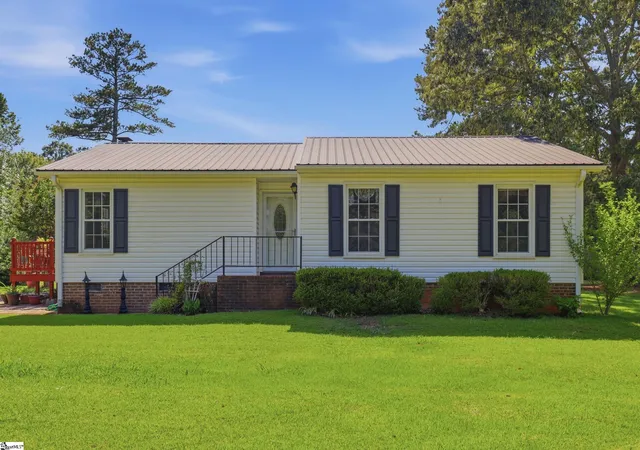 Photo 1 of Single family home for sale at 100 Elm Ct, Easley, SC 29642 | MLS# 1594793 | Listing updated on 2026-09-28