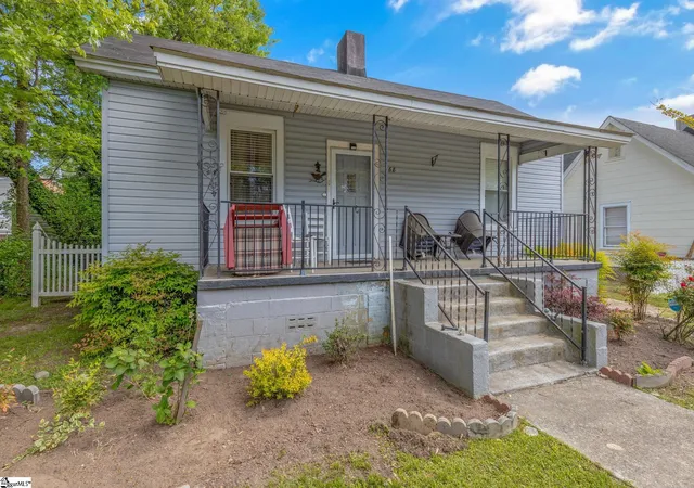 Photo 3 of Single family home for sale at 68 Hutchens St, Greenville, SC 29605 | MLS# 1602418 | Listing updated on 2026-09-10