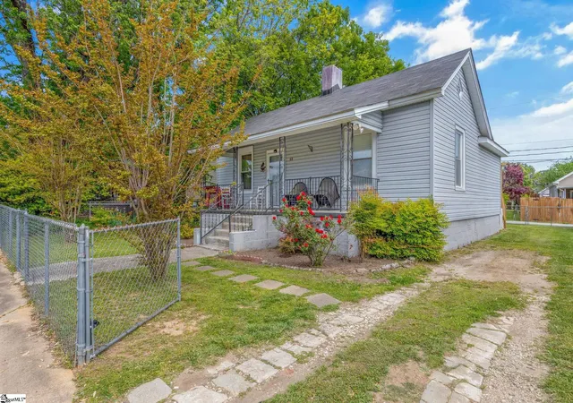 Photo 3 of Single family home for sale at 68 Hutchens St, Greenville, SC 29605 | MLS# 1602418 | Listing updated on 2026-09-10