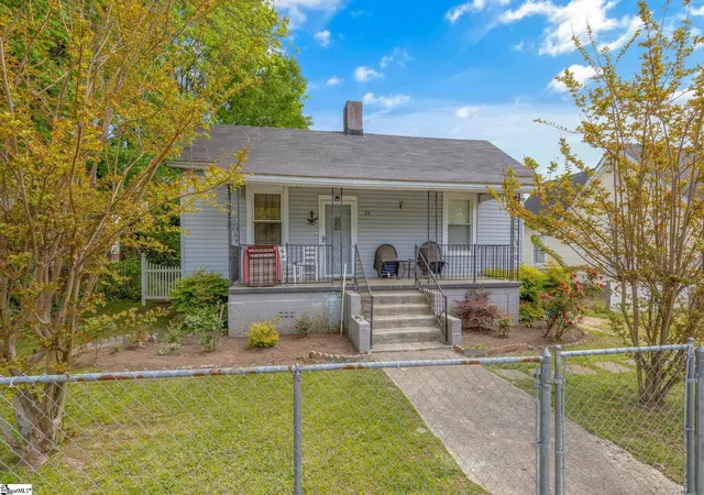 Photo 4 of Single family home for sale at 68 Hutchens St, Greenville, SC 29605 | MLS# 1602418 | Listing updated on 2026-09-10
