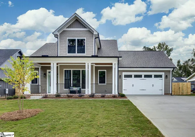 Photo 1 of Single family home for sale at 204 Forest Park Dr, Simpsonville, SC 29681 | MLS# 1602167 | Listing updated on 2026-08-27